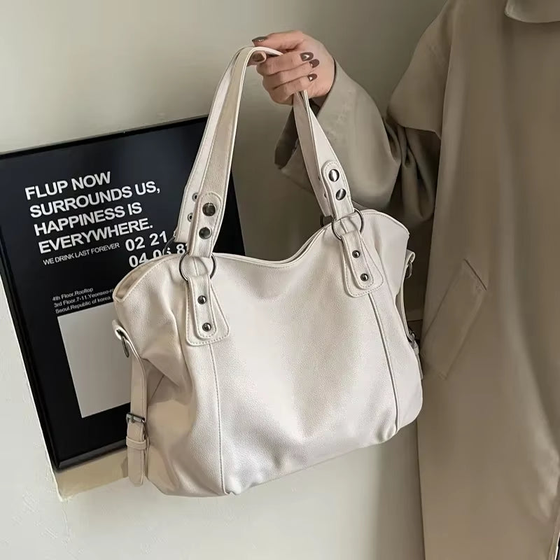 High-Quality Women's Shoulder Bags with Contrasting Colors and Zipper Closure - 2025 Collection